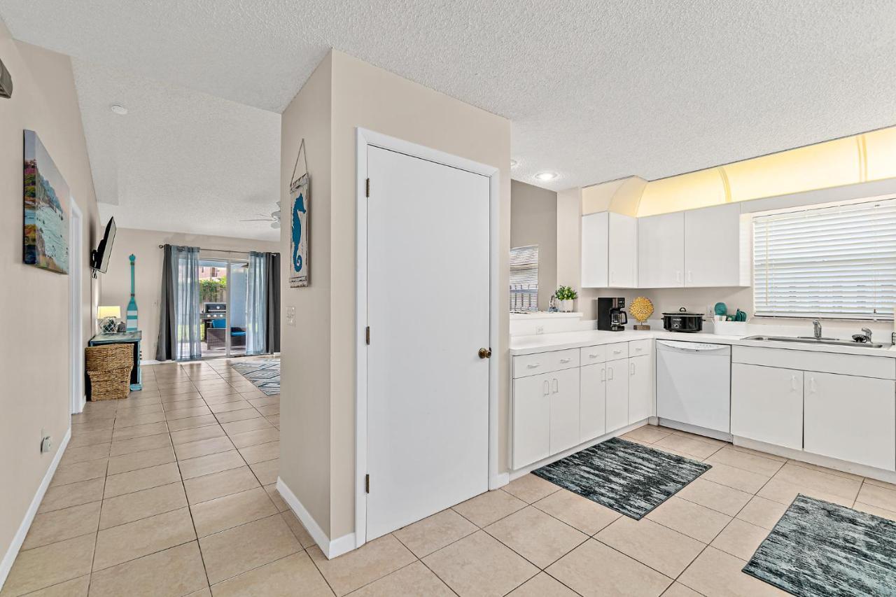 Serene Seaside Retreat - Dog Friendly - 2Br Townhouse With Shared Heated Pool Steps To Paradise Beach! Melbourne Bagian luar foto