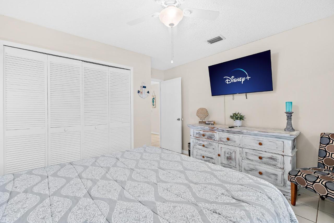 Serene Seaside Retreat - Dog Friendly - 2Br Townhouse With Shared Heated Pool Steps To Paradise Beach! Melbourne Bagian luar foto