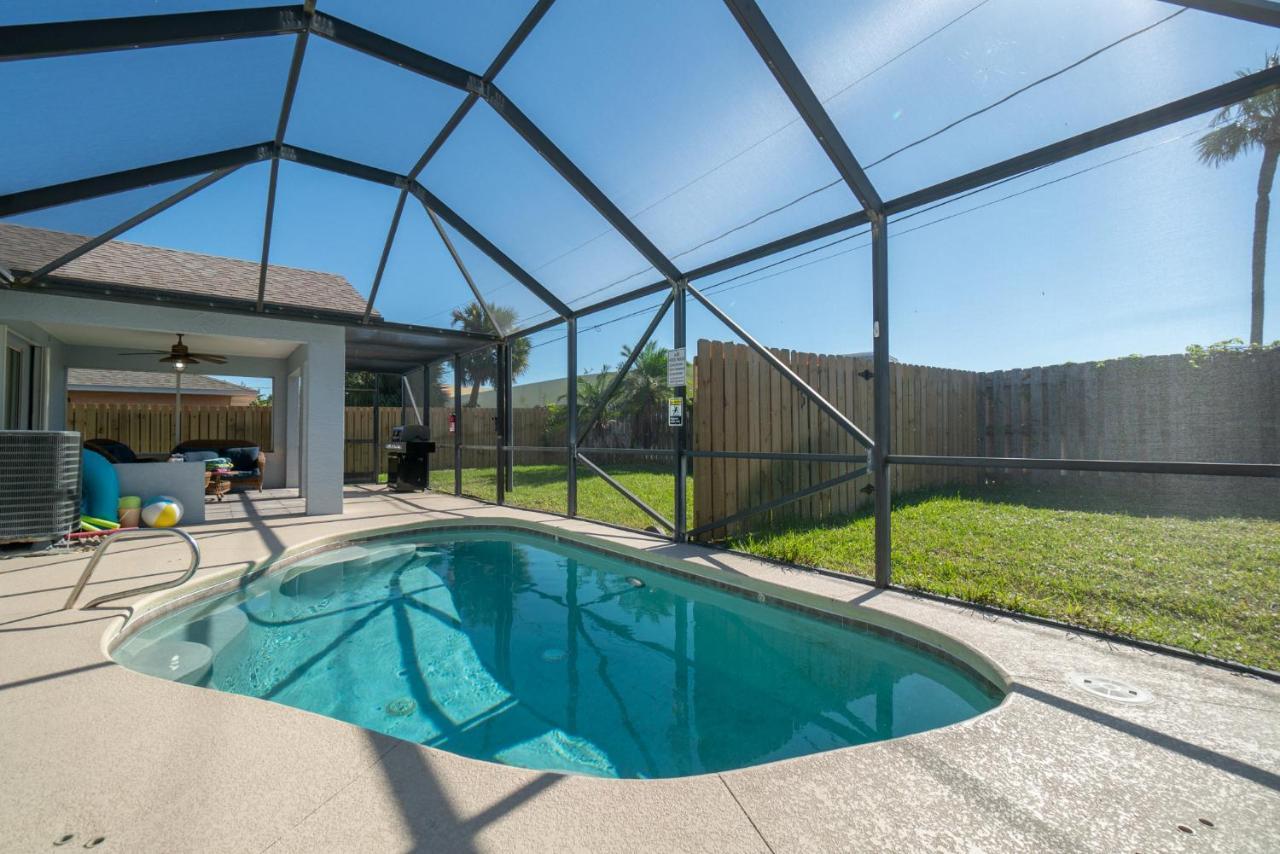 Serene Seaside Retreat - Dog Friendly - 2Br Townhouse With Shared Heated Pool Steps To Paradise Beach! Melbourne Bagian luar foto