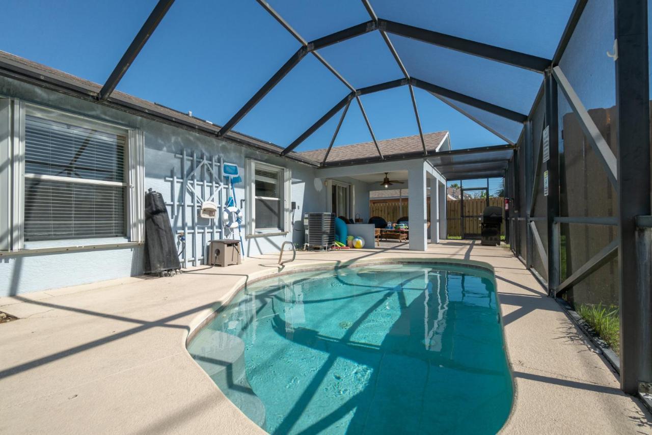 Serene Seaside Retreat - Dog Friendly - 2Br Townhouse With Shared Heated Pool Steps To Paradise Beach! Melbourne Bagian luar foto