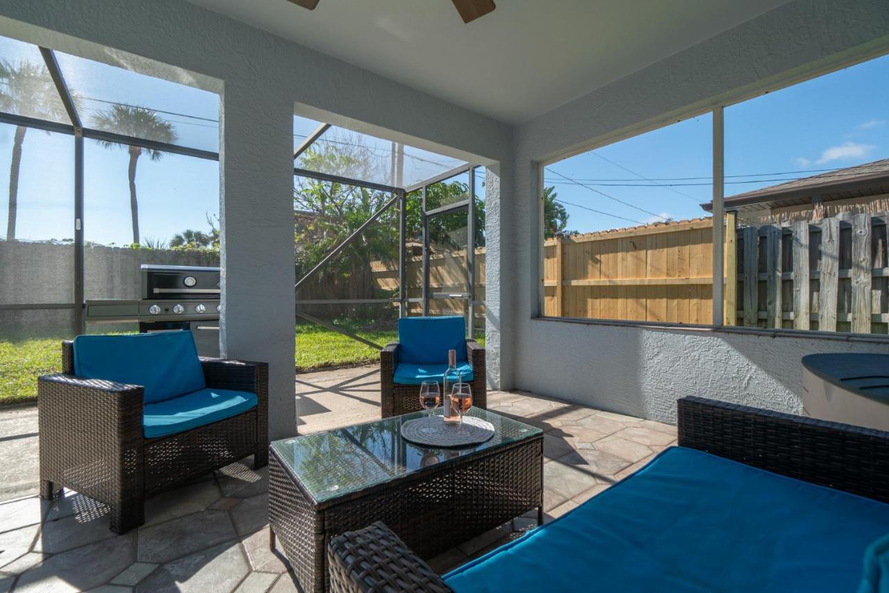 Serene Seaside Retreat - Dog Friendly - 2Br Townhouse With Shared Heated Pool Steps To Paradise Beach! Melbourne Bagian luar foto