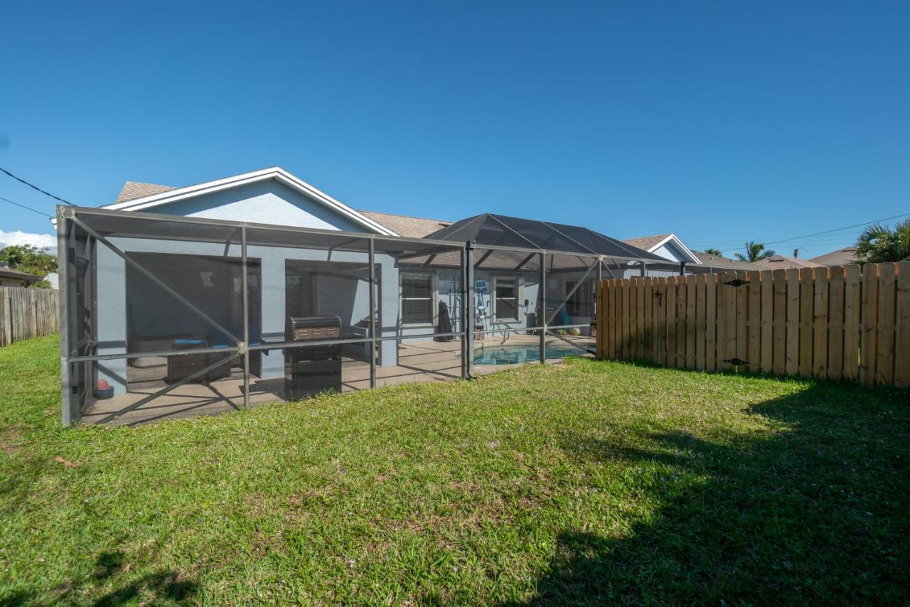 Serene Seaside Retreat - Dog Friendly - 2Br Townhouse With Shared Heated Pool Steps To Paradise Beach! Melbourne Bagian luar foto
