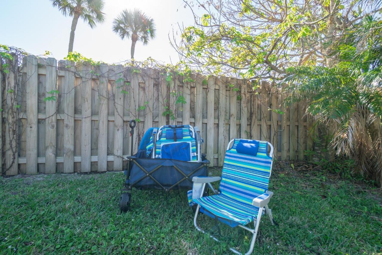 Serene Seaside Retreat - Dog Friendly - 2Br Townhouse With Shared Heated Pool Steps To Paradise Beach! Melbourne Bagian luar foto