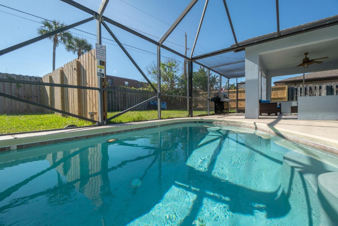 Serene Seaside Retreat - Dog Friendly - 2Br Townhouse With Shared Heated Pool Steps To Paradise Beach! Melbourne Bagian luar foto